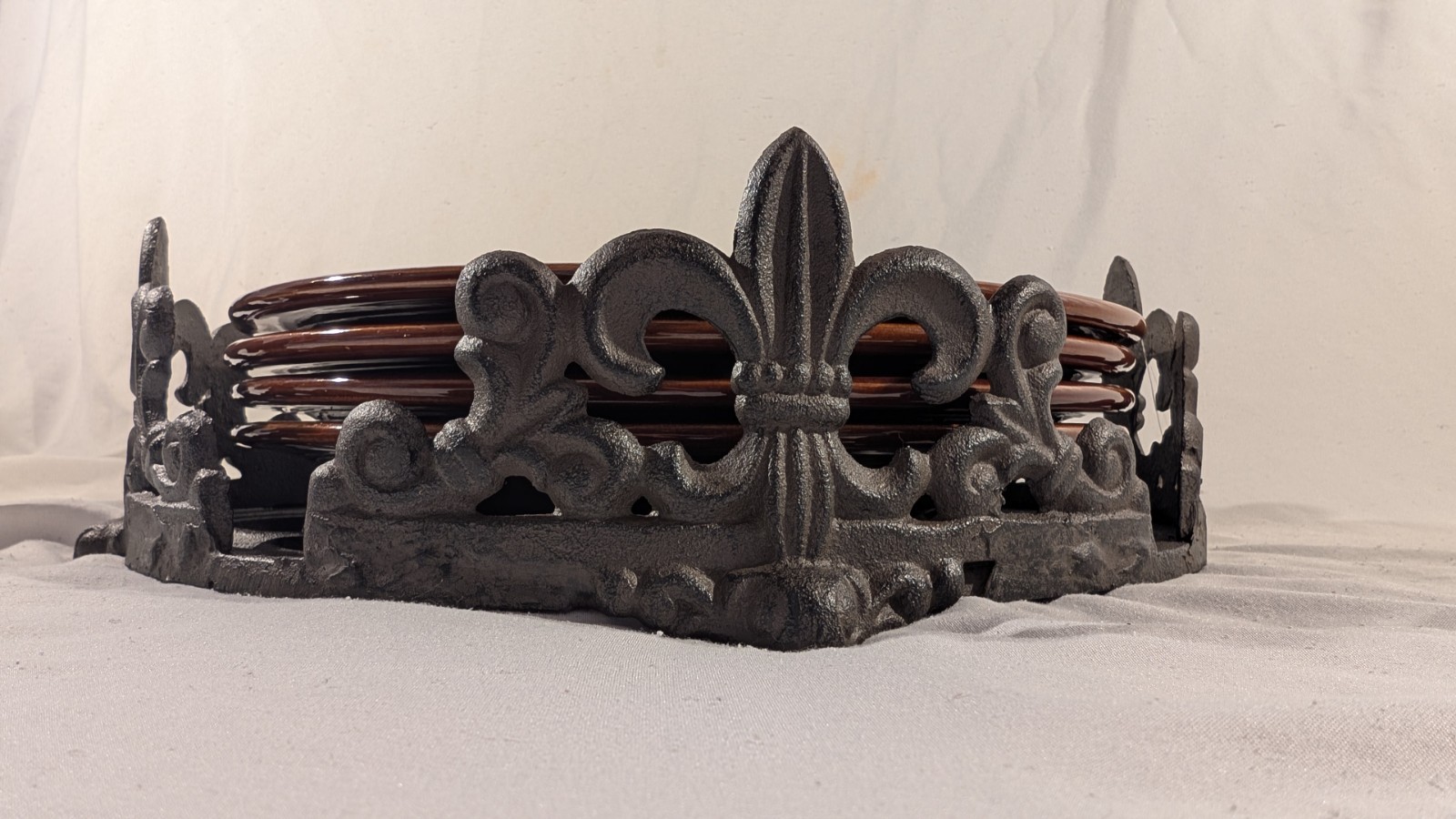Wrought Iron Plate Charger Holder 12.5″ – Heavy Metal Scalloped Base