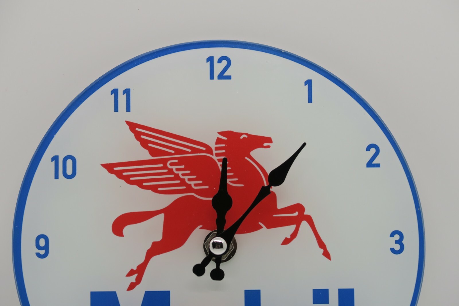 MOBIL 17 CM GLASS CLOCK COLLECTABLE MAN CAVE GARAGE SHED HOME DECOR