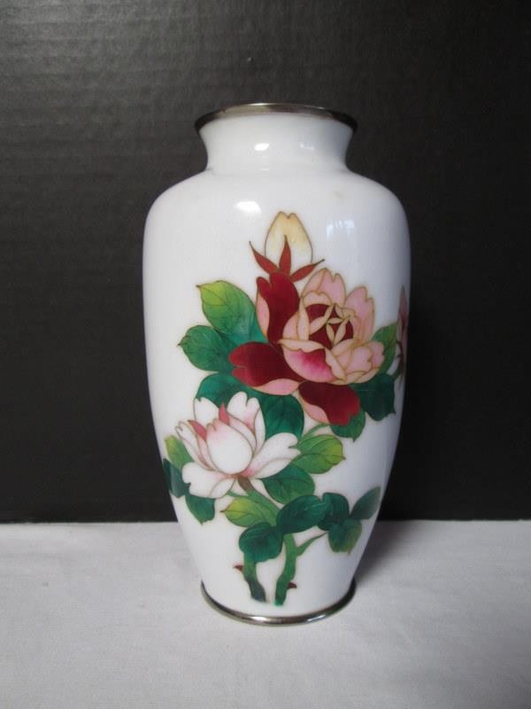 Vintage 7.5″ Japanese Vase – White with Pink & Red Roses – Unknown Maker