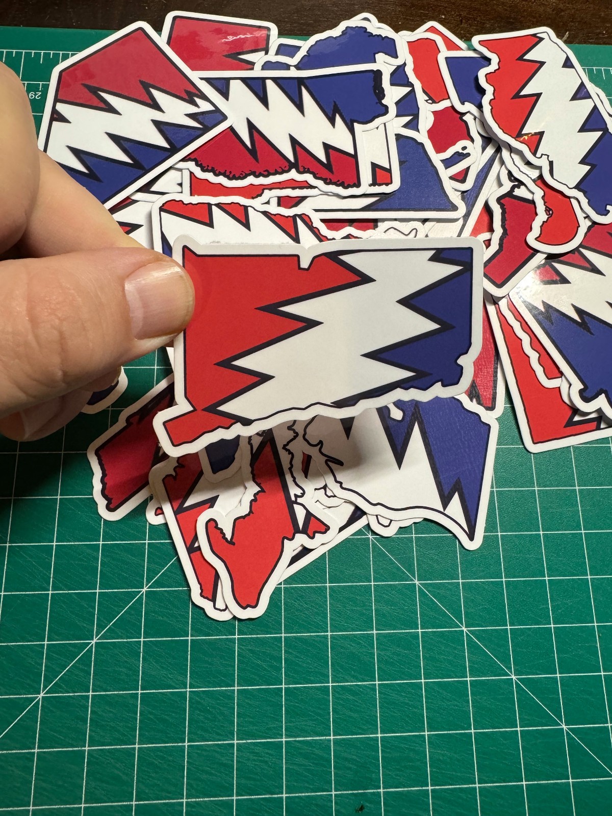 Connecticut Stealie – Grateful Dead – Laminated Vinyl Sticker – 2″x3″