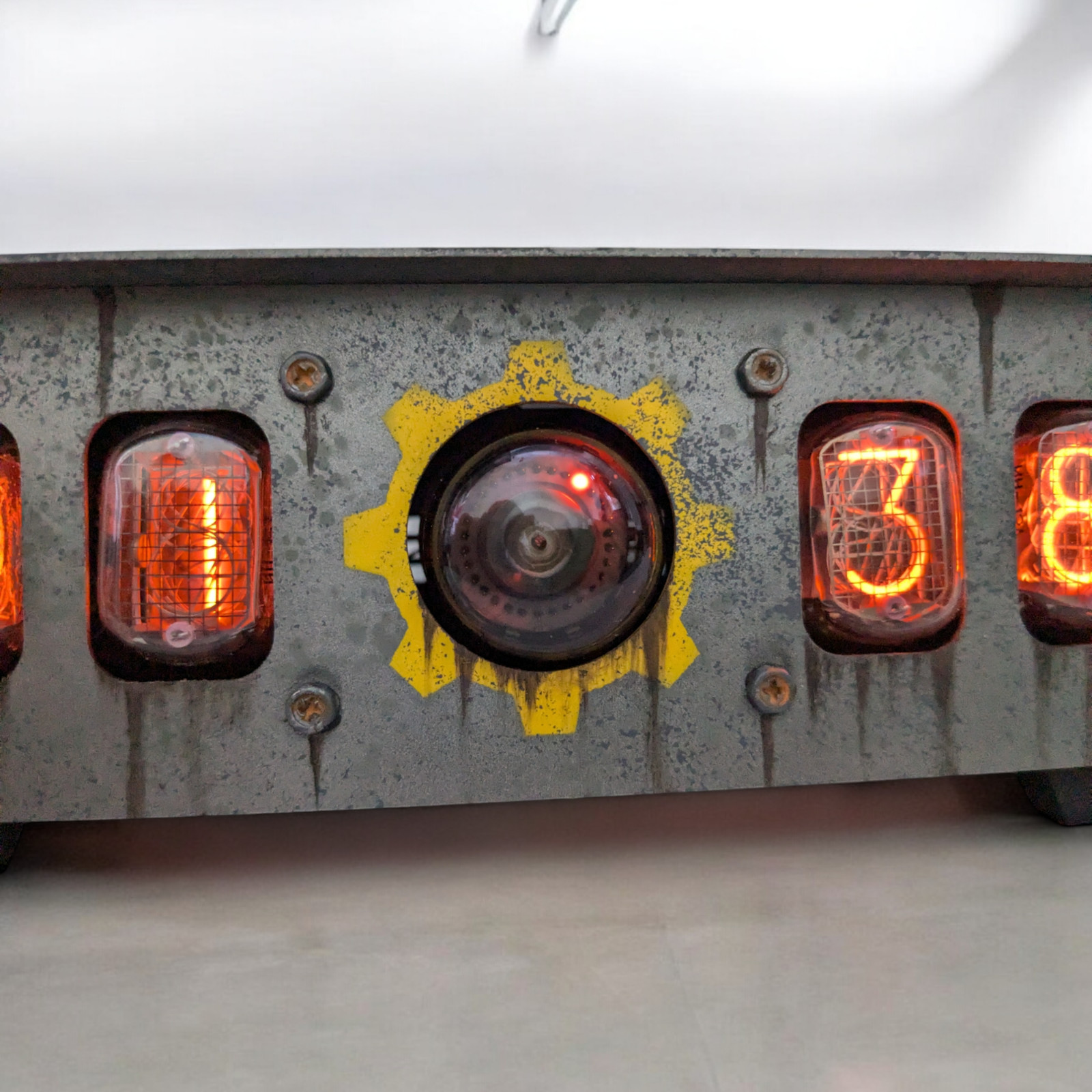 Nixie tube clock with IN-12 tubes and A-101/OG-4 dekatron in metallic case